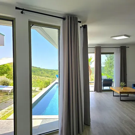 Nature Retreat With Private Pool 279 別荘