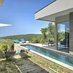Nature Retreat With Private Pool 279